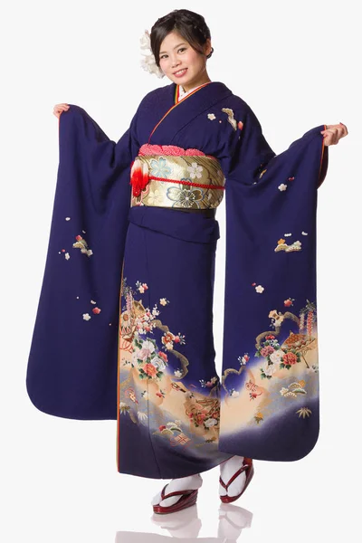 Портрет Красивой Молодой Японской Девушки Синем Кимоно Церемонии Достижения Совершеннолетия — стоковое фото