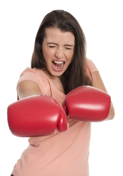 Jonge Vrouw Met Bokshandschoenen Maakt Een Punch — Stockfoto