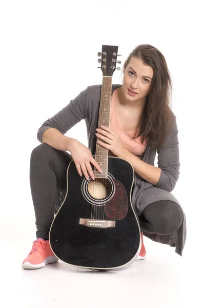 Jovem Com Guitarra Sentada Chão — Fotografia de Stock