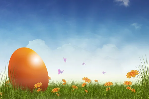 Świąteczna Scena Wielkanocna Dużym Pisankowym Jajkiem Łące Kwiatowej Motylami Zachmurzonym — Zdjęcie stockowe