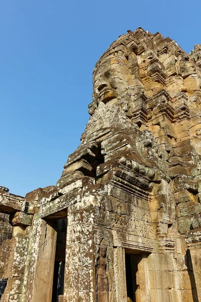 Angkor Wat Ősi Kőtemplomai Arcvonásokkal Szerkezetébe Vésve — Stock Fotó