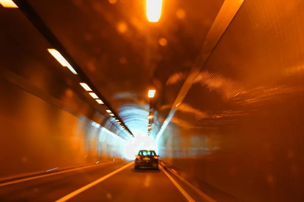 Lång Exponering Körning Genom Tunnel — Stockfoto