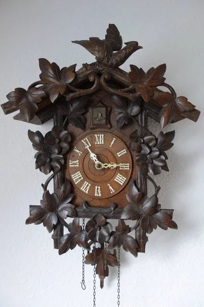 Traditional Wooden Cuckoo Clock — Stock Photo, Image