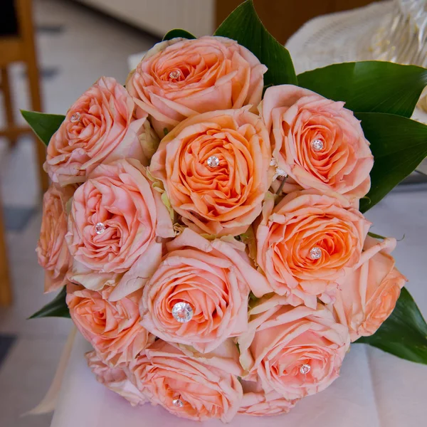Rose Wedding Bouquet Table Wedding Cake — Stock Photo, Image