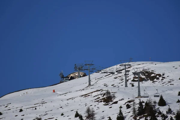 ウィンタースポーツ スキー場 スキー場 Zettersfeld Lienz リフト — ストック写真