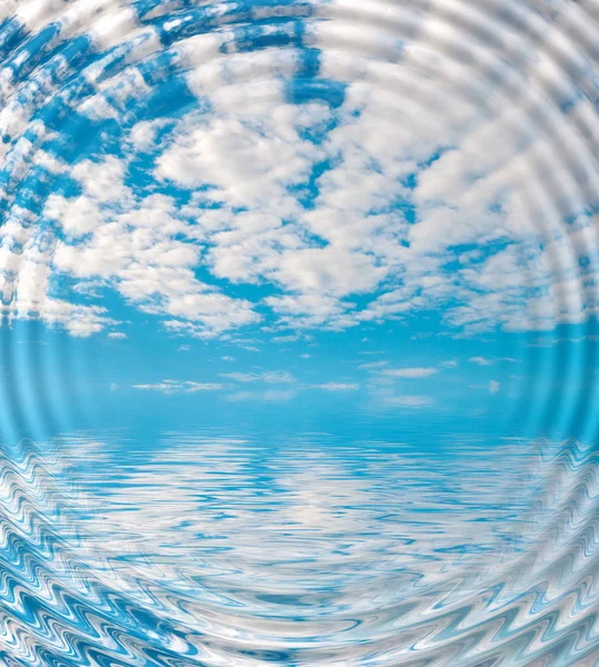 Beauté Surface Ondulé Eau Avec Nuages Fond Ciel — Photo