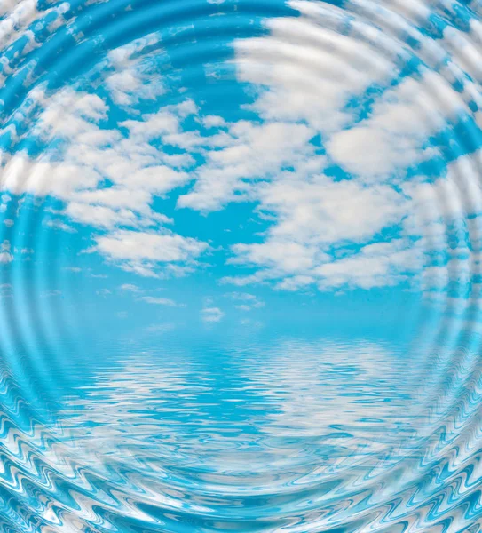 Beauté Surface Ondulé Eau Avec Nuages Fond Ciel — Photo