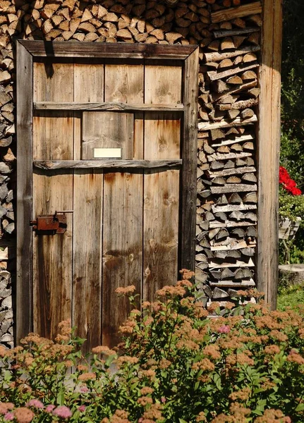 Drewniany Dom Alpach — Zdjęcie stockowe