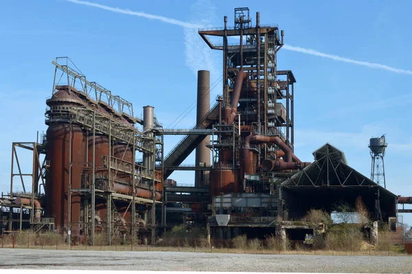 ドイツのドルトムントにある古い産業用フェニックス製鉄所では — ストック写真