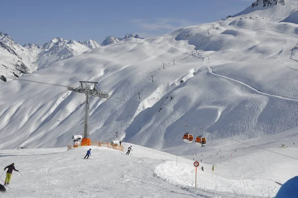 在滑雪胜地Montafon Silvretta Schruns Gaschurn和Garfrescha等城镇滑雪 — 图库照片