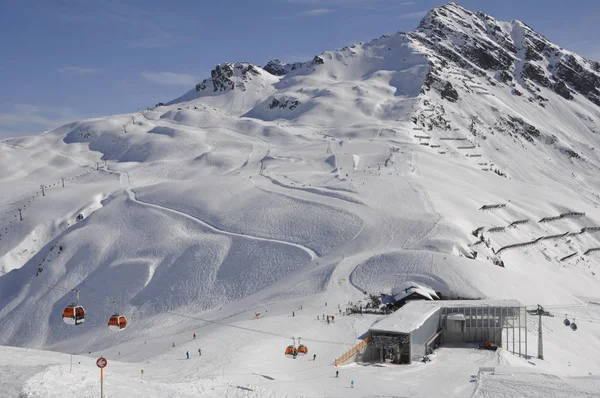 在滑雪胜地Montafon Silvretta 村庄Schruns Gaschurn和Garfrescha滑雪 — 图库照片