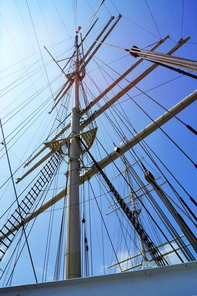 Huvuddelen Ett Segelfartyg Blå Himmel — Stockfoto