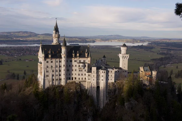 Bílý Zámek Neuschwanstein Postavený Ludvíkem Bavorským Konci Století Nyní Navštěvovaný — Stock fotografie