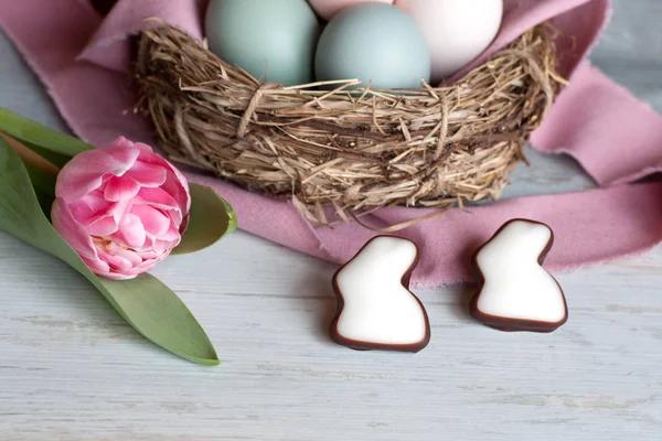 Množství Barevných Velikonočních Vajec Hnízdě — Stock fotografie