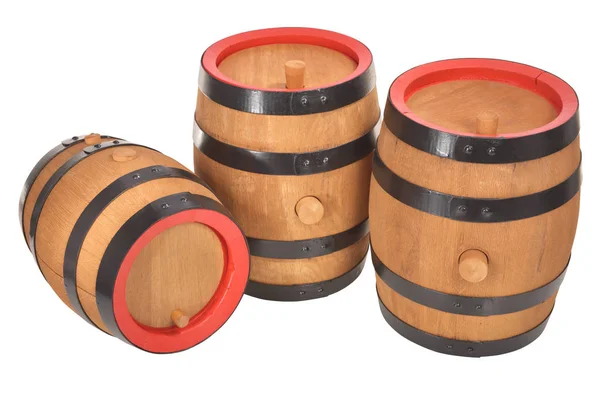 Drie Oude Biervaten Met Rode Ringen Geïsoleerd Wit — Stockfoto