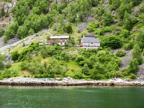 Gårdshus Vid Geirangerfjordens Strand Norge — Stockfoto