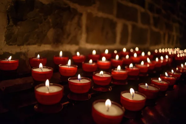 Velas Sacrifício Tealights Estão Queimando Uma Igreja — Fotografia de Stock