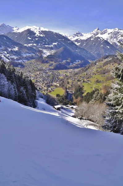 在滑雪胜地Montafon Silvretta 村庄Schruns Gaschurn和Garfrescha滑雪 — 图库照片