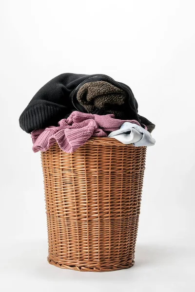 Kirli Çamaşırları Olan Çamaşır Sepeti — Stok fotoğraf