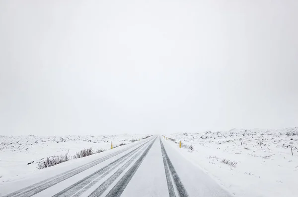 Havazik Téli Havazás Icelandi Országúton — Stock Fotó