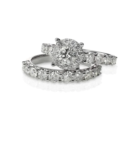 Glória Beállítása Pasziánsz Egy Halom Gyémánt Esküvői Eljegyzési Gyűrű Fehér — Stock Fotó