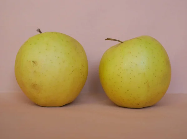 两个黄色苹果 马卢斯家养 水果素食 — 图库照片