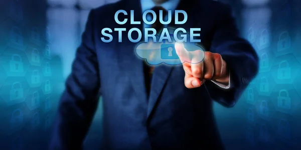 Servis Sağlayıcısı Dokunmatik Ekran Arayüzünde Cloud Storage Basıyor Uzak Sunucular — Stok fotoğraf