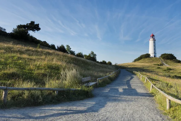 Farol Ilha Hiddensee Primeira Luz Dia Nuvens Bonitas Nascer Sol — Fotografia de Stock