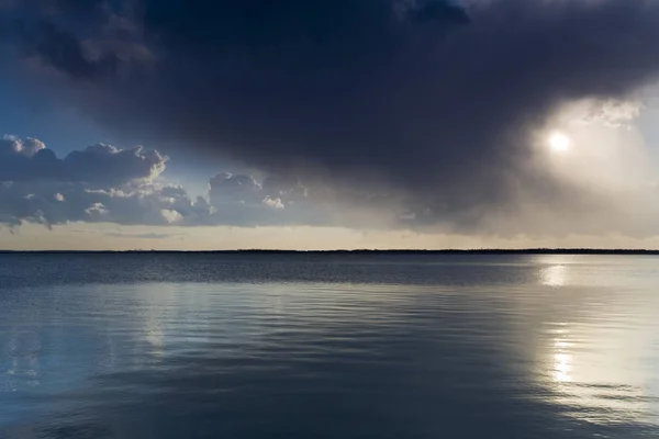 Baltic Sea Summer Sun Backlight Dark Clouds Water — Stock Photo, Image