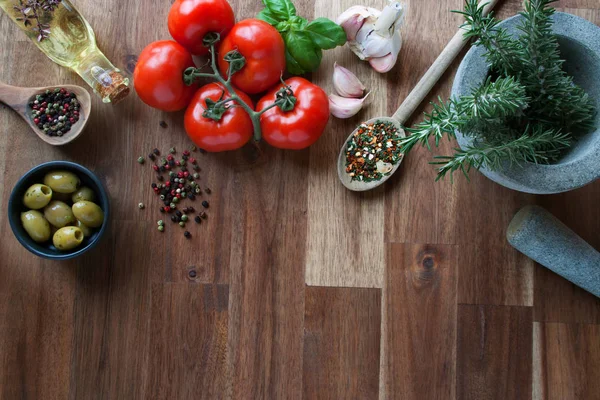 Bodegón Con Verduras Hierbas Especias Para Comida Italiana — Foto de Stock