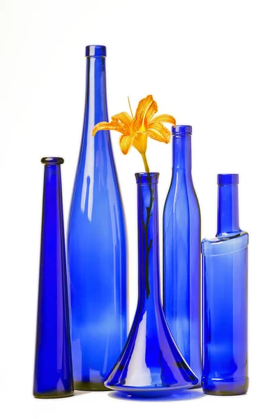 Botella Azul Aislada Sobre Fondo Blanco — Foto de Stock