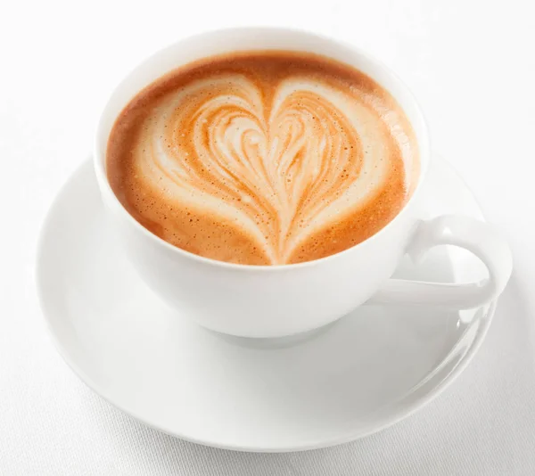 Tasse Kunst Cappuccino Mit Einem Dekorativen Herzmuster Milchigen Schaum Serviert — Stockfoto