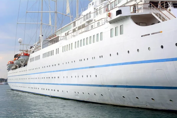 Kreuzfahrtschiff Hafen — Stockfoto