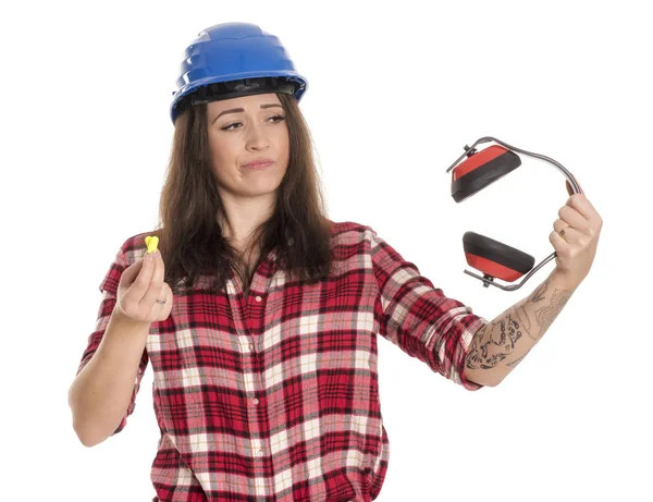 建設ヘルメット保持耳保護を持つ女性 — ストック写真