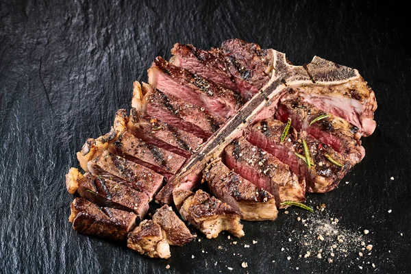 Gegrilltes Mittelseltenes Bone Steak Mit Bis Auf Die Knochen Durchgeschnittener — Stockfoto