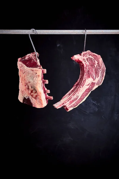Yakın Zamanda Doğranmamış Iki Parça Çiğ Dana Eti Balta Bifteği — Stok fotoğraf