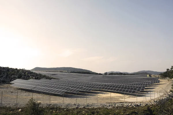 Французская Фотоэлектрическая Солнечная Электростанция Департаменте Гард Алесе — стоковое фото