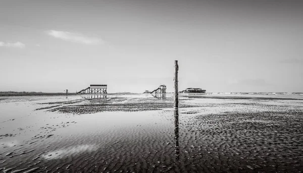 砂漠の桟橋を捨て — ストック写真