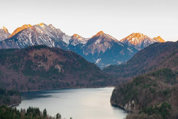 Schwangau Yakınlarındaki Dağlık Deniz — Stok fotoğraf