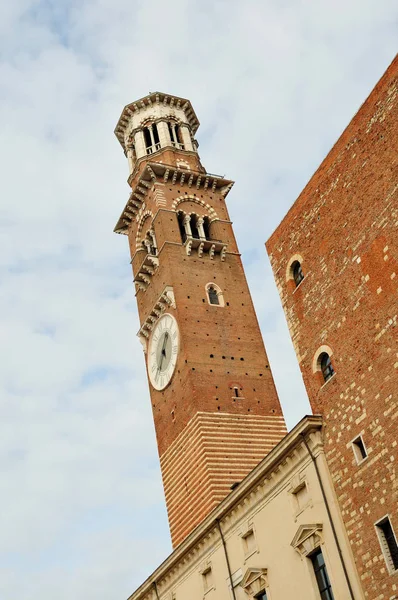 Torre Dei Lamberti Weronie — Zdjęcie stockowe