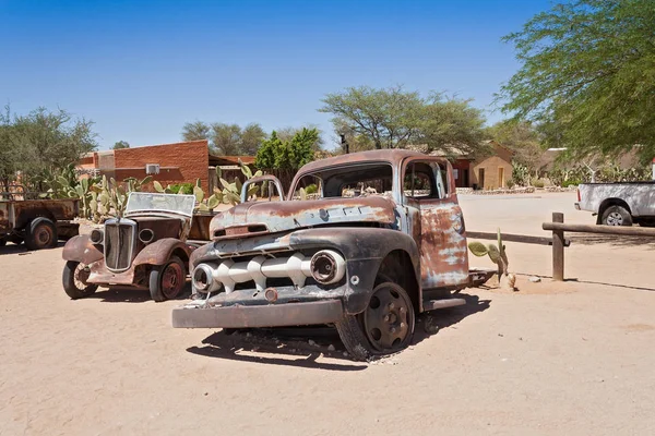 Παλιό Σκουριασμένο Αυτοκίνητο Μπροστά Από Βενζινάδικο Solitaire Ναμίμπια — Φωτογραφία Αρχείου