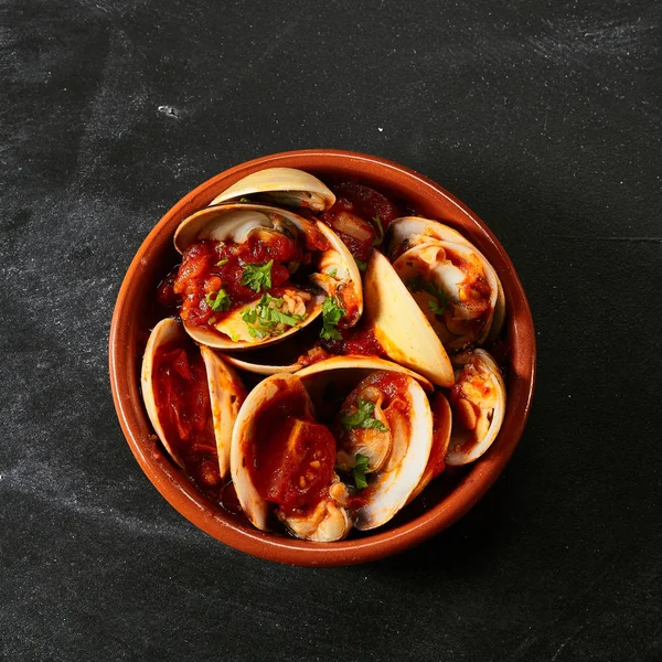 Top View Single Red Bowl Venus Shells Delicious Sauce Spanish — Stock Photo, Image