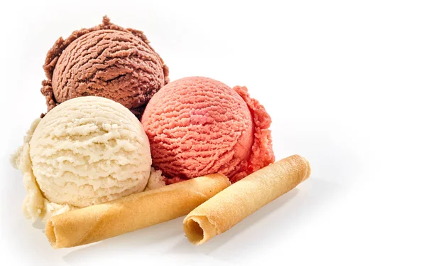Три Шарика Вкусного Домашнего Замороженного Итальянского Десерта Белом Фоне Рядом — стоковое фото