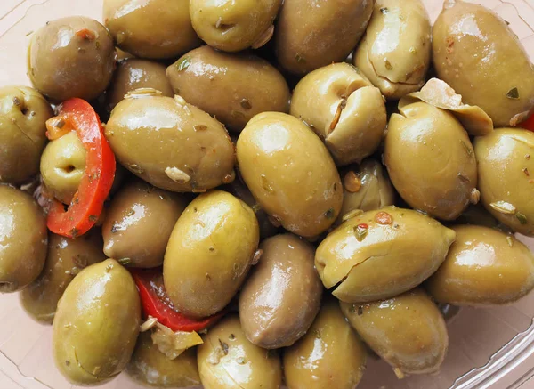 Olives Vertes Olea Europaea Sylvestris Légumes Avec Piments Forts Nourriture — Photo