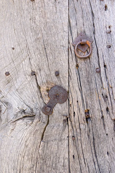 Antikt Trä Med Ring Spik Och Metallfäste — Stockfoto