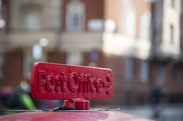 Altes Rotes Gusseisernes Schild Der Post London Großbritannien — Stockfoto