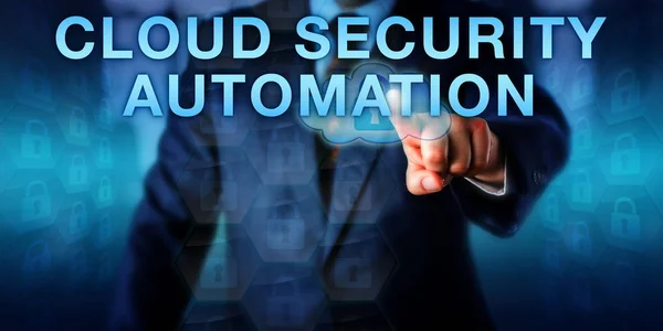 Müdür Dokunmatik Ekranda Cloud Security Otomasyon Zorluyor Bilgi Teknolojisi Kavramı — Stok fotoğraf