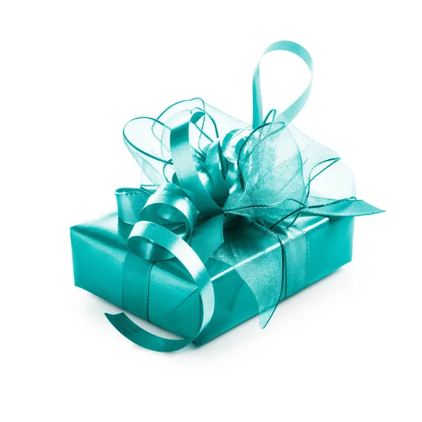 蓝色礼品盒上有彩带弓 奢华的节日礼物 在白色背景上孤立的单一物体 — 图库照片