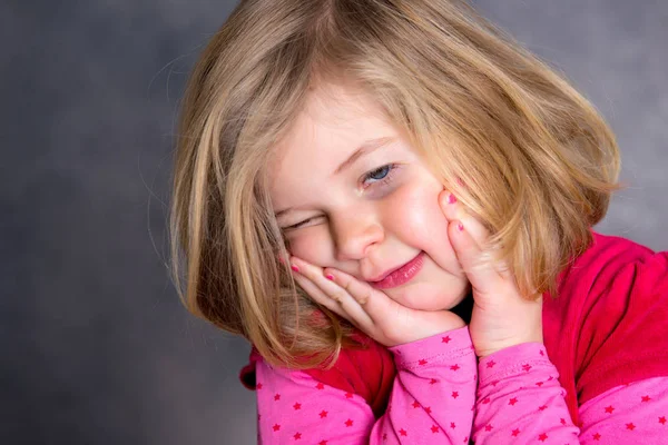 Kleinkind Ist Schlecht Gelaunt Und Weint — Stockfoto