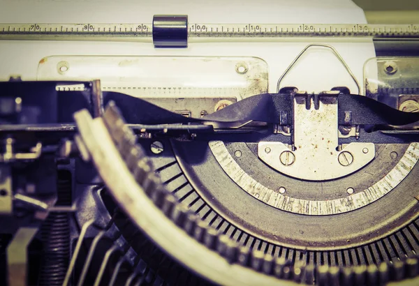 Κλείστε Vintage Φορητή Γραφομηχανή Μελάνι Κορδέλα — Φωτογραφία Αρχείου